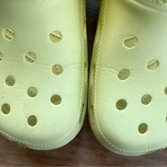 Crocs M6/W8 Classic Clog Yellow - Picture 6 of 8